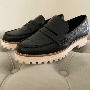 Dolce Vita Aubree lug sole loafers. No scuffs or scratches. Womens Size 7